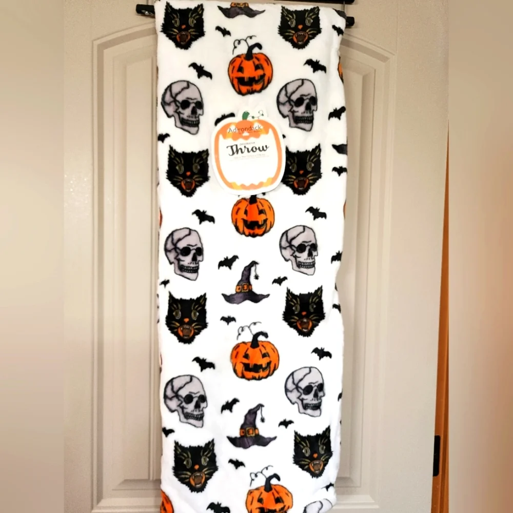 Retro Halloween Throw Blanket w/Black Cat, Skull, Pumpkin & Witch Hat, Bat